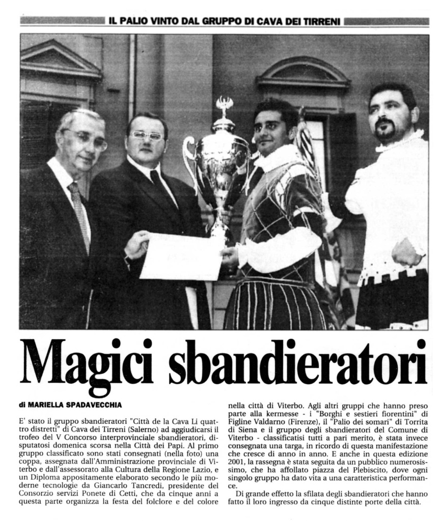 Articolo di un quotidiano di Viterbo che riporta la vittoria degli Sbandieratori Città de la Cava al torneo di Viterbo del 2001