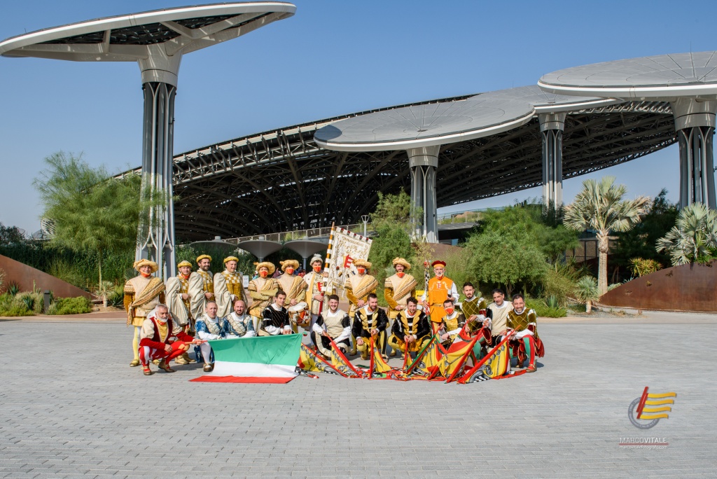 Sbandieratori Città de la Cava all'EXPO di Dubai per l'Italia National Day